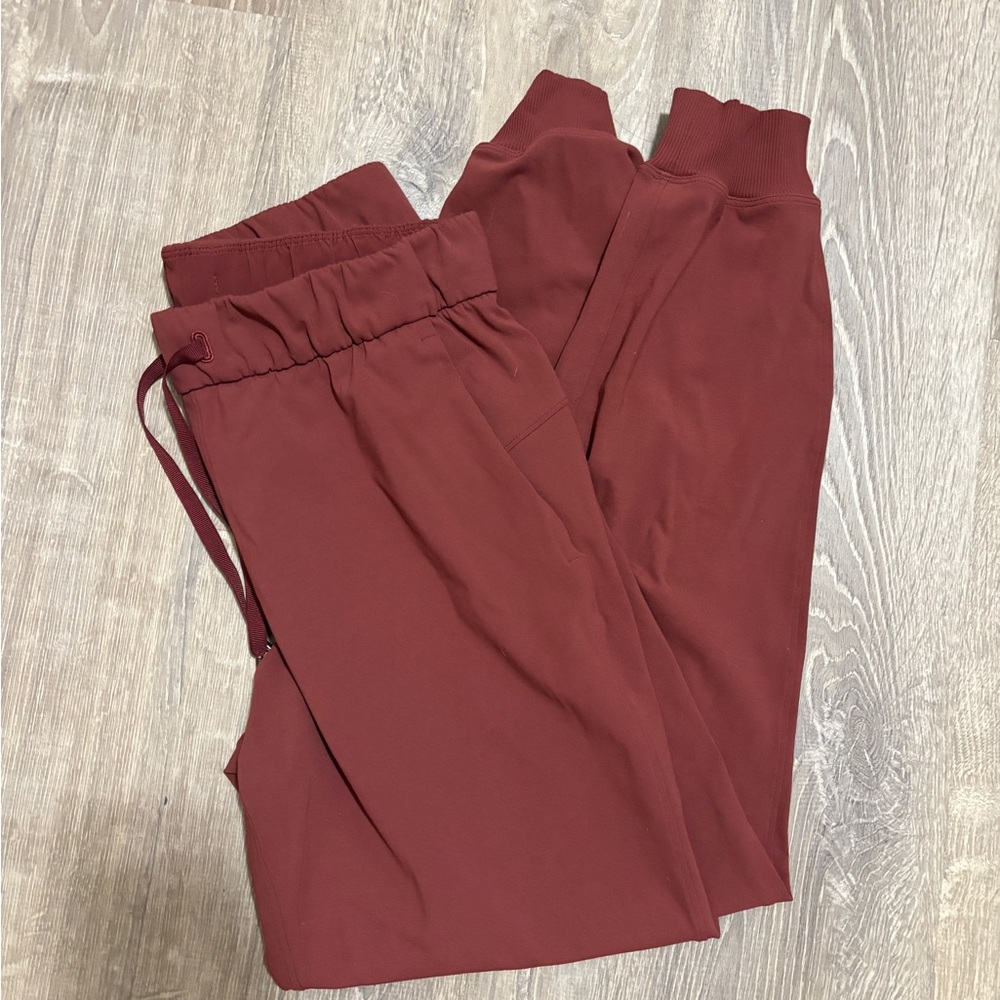 Lululemon On the Fly Jogger 28" *Luxtreme